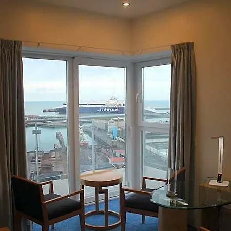 Seafront 4*